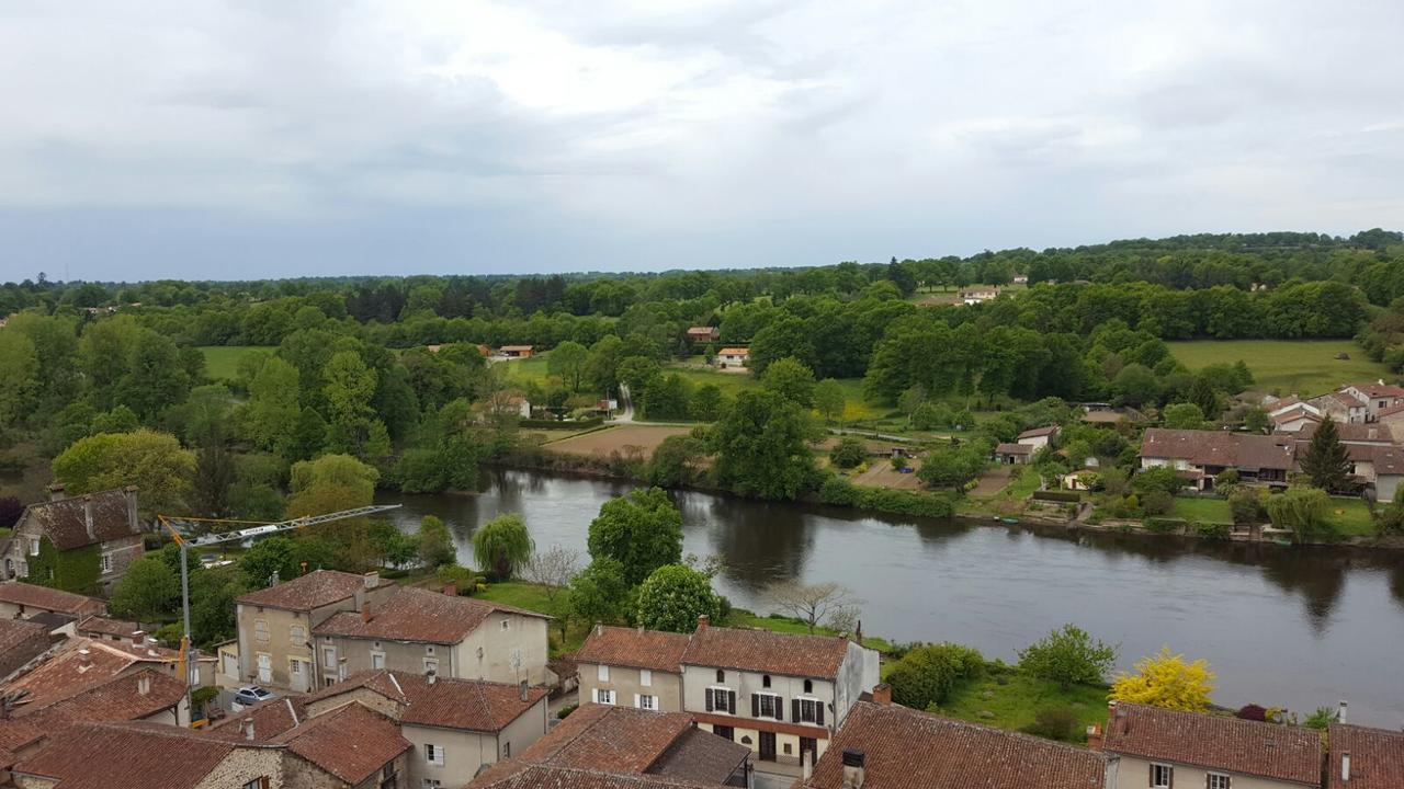 Bed and Breakfast Vingt Grand Rue Champagne-Mouton Екстер'єр фото