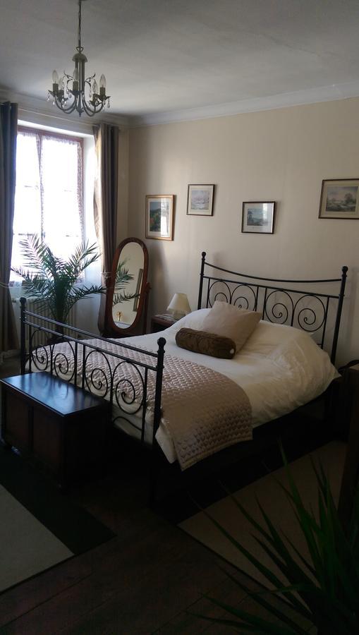 Bed and Breakfast Vingt Grand Rue Champagne-Mouton Екстер'єр фото