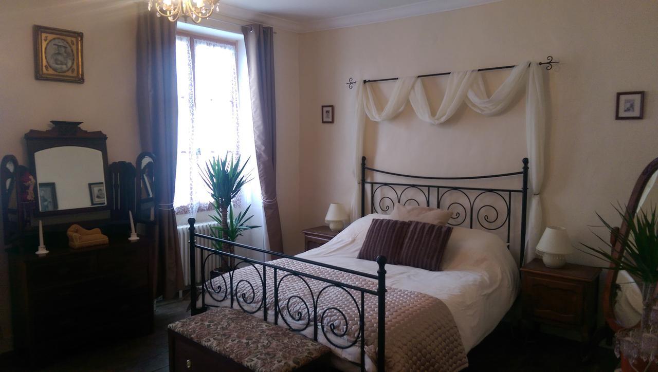 Bed and Breakfast Vingt Grand Rue Champagne-Mouton Екстер'єр фото