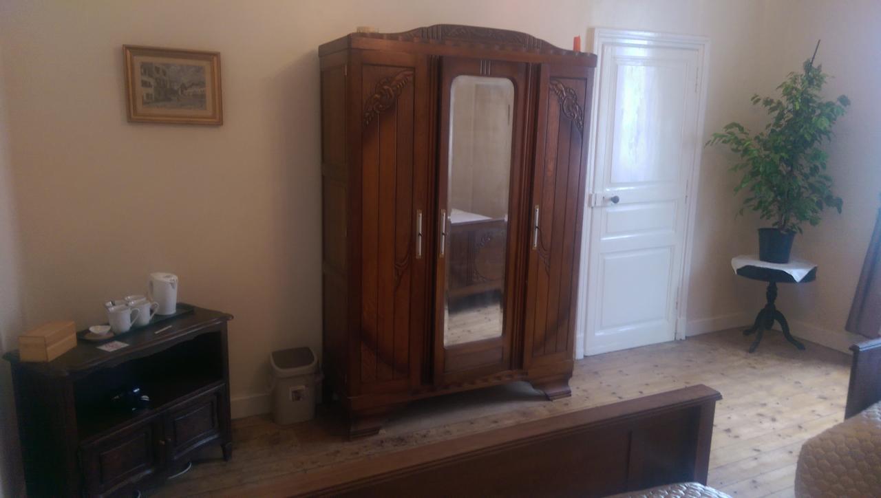 Bed and Breakfast Vingt Grand Rue Champagne-Mouton Екстер'єр фото