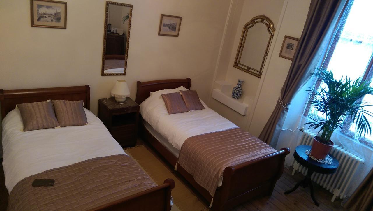Bed and Breakfast Vingt Grand Rue Champagne-Mouton Екстер'єр фото