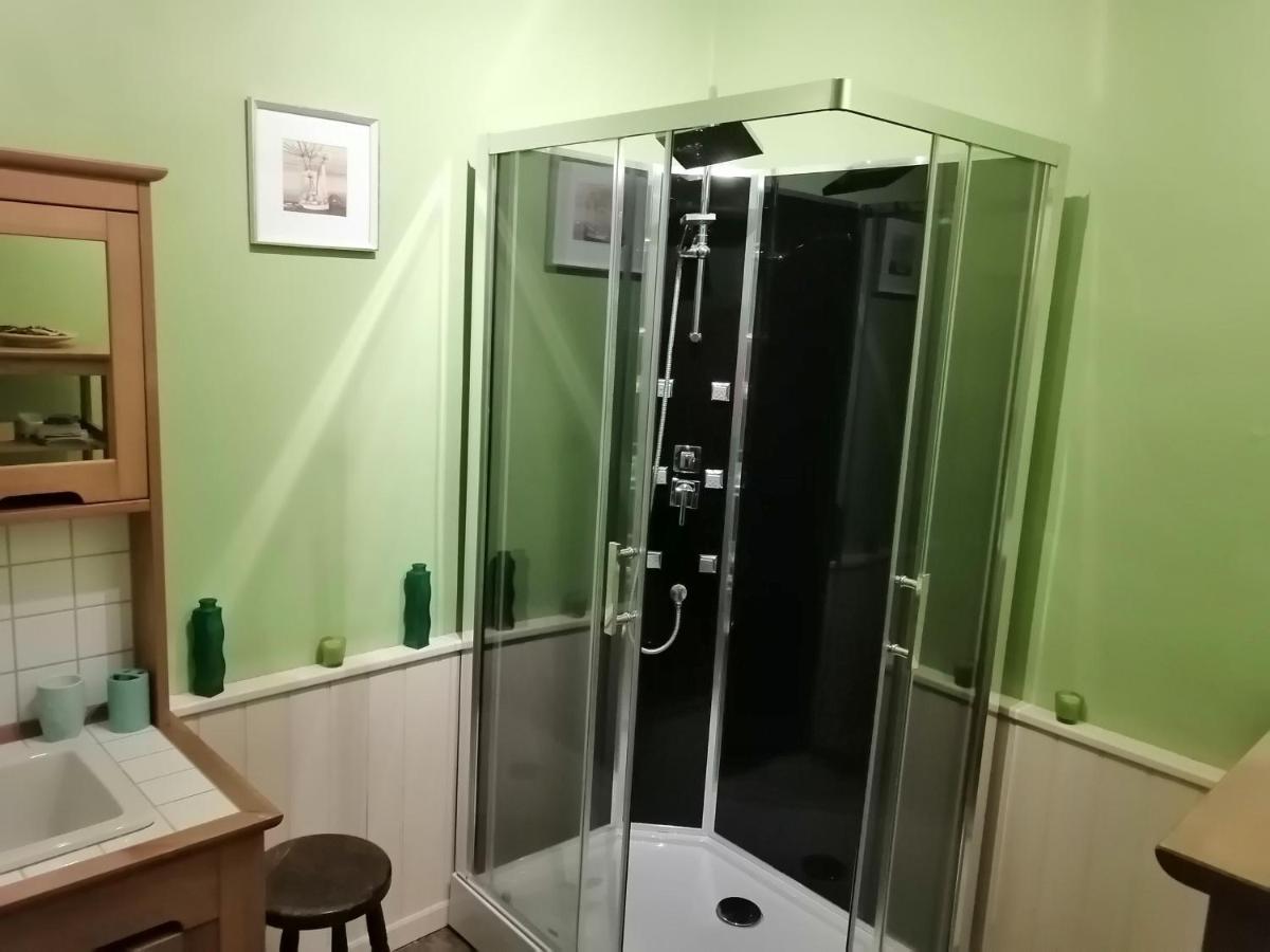 Bed and Breakfast Vingt Grand Rue Champagne-Mouton Екстер'єр фото