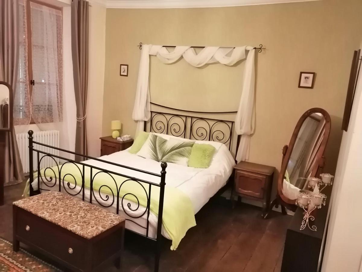 Bed and Breakfast Vingt Grand Rue Champagne-Mouton Екстер'єр фото